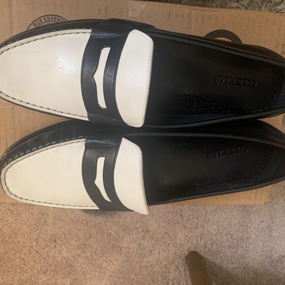 Classic Women's Cole Haan Spectator Penny B/W - Picture 8 of 17